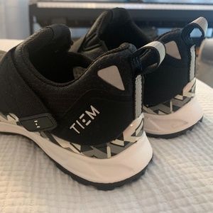Brand New Tiem Spin Shoes - Black Geometric 7.5